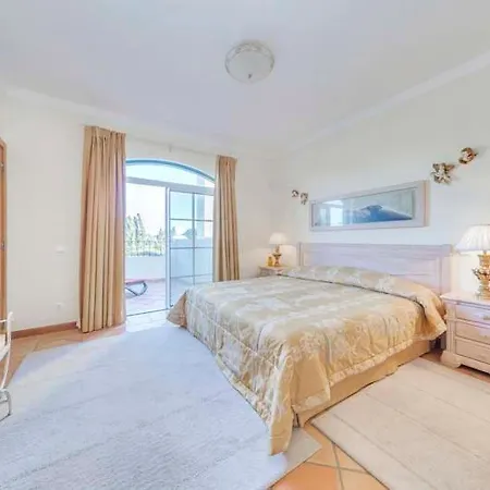 Villa Sleeps 4 With Pool Air Con And Wifi