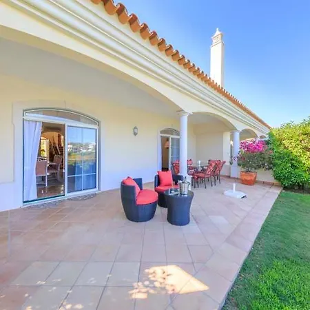 Sleeps 4 With Pool Air Con And Wifi