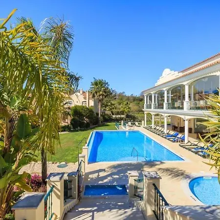 Sleeps 4 With Pool Air Con And Wifi Вилла
